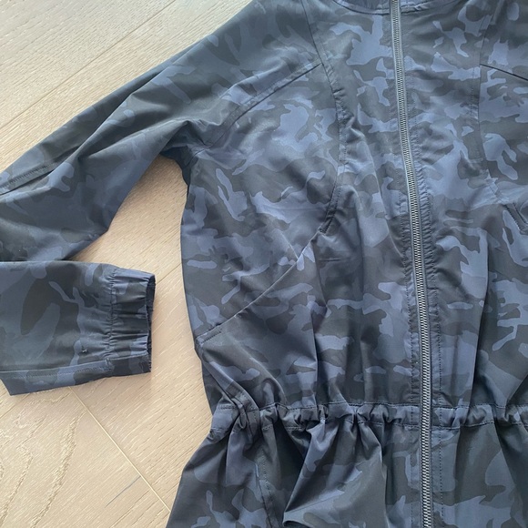 Lululemon pack it up jacket - Picture 2 of 10